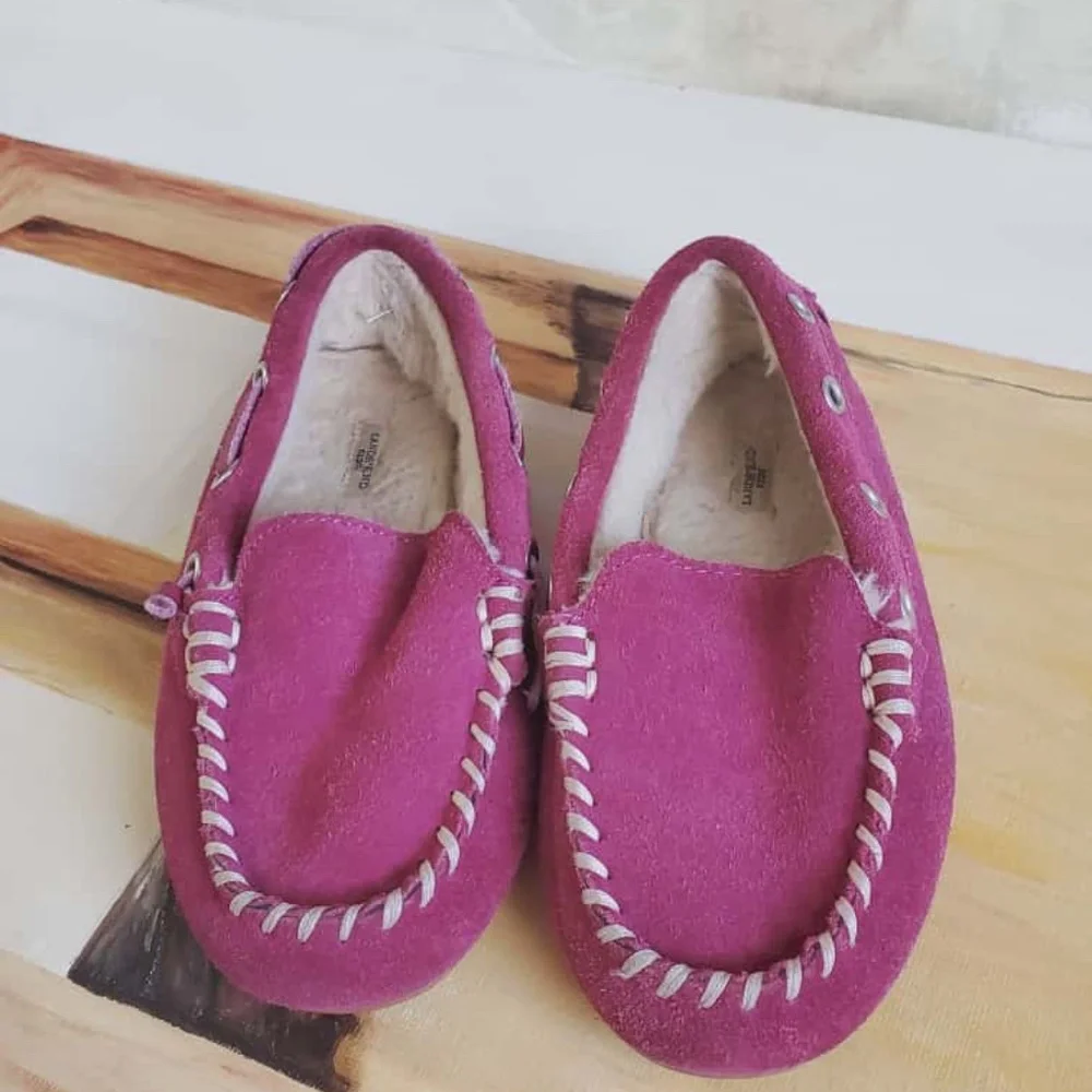 Lands’ End Kids Suede Moccasin Pink Slippers Size 12.